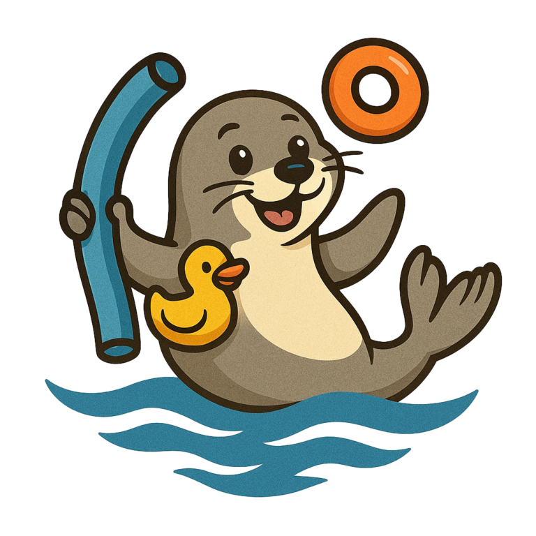 Happy Robby Ein glücklicher kleiner Seehund spielt im Wasser mit einer gelben Gummi-Ente, einer blauen Poolnudel und einem orangenem Schwimmring.